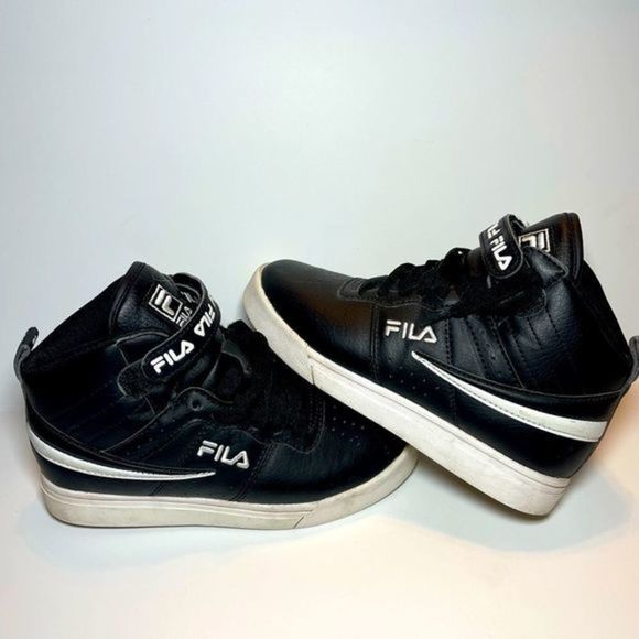 𝅺fila Boys Hi‎ Top Sneakers Size 2 - Picture 1 of 6